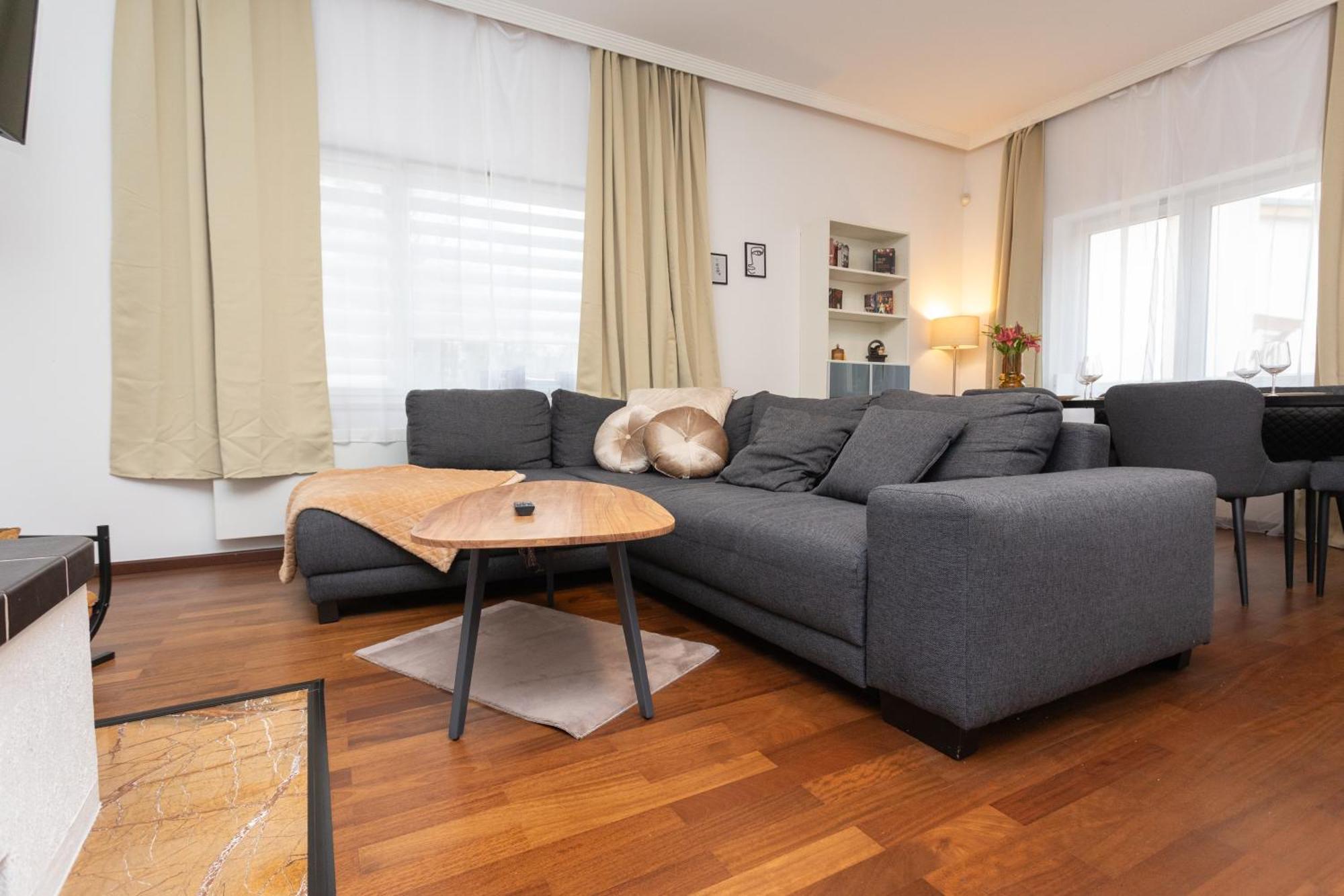 Stadthaus Mit 2 Schlafzimmern & Wohnzimmer Mit Kamin - Kostenloser Privat-Parkplatz Auf Dem Grundstueck Lipsko Exteriér fotografie